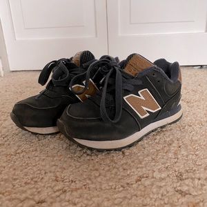 New Balance: Boys Sneaker